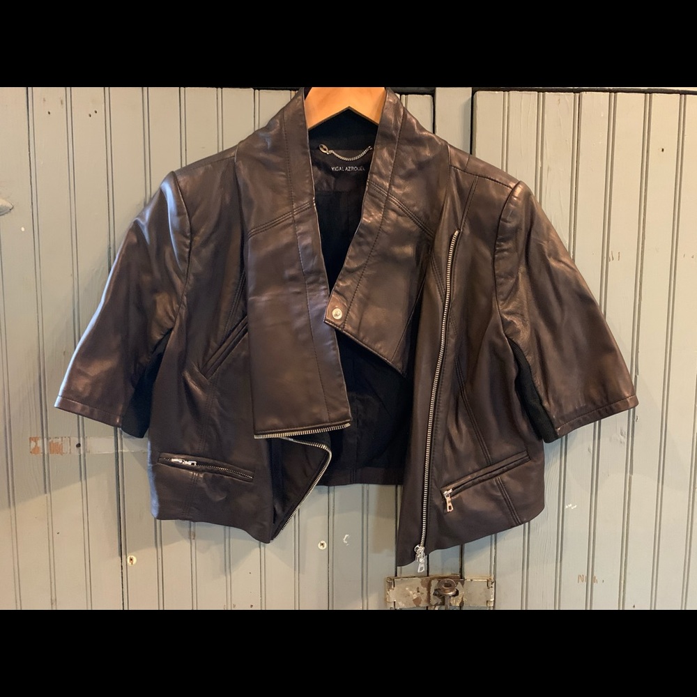 Flattering crop leather jkt